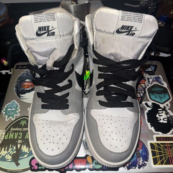 Nike Men's Air Jordan 1 Mid Light Smoke Grey White Sneakers 553558-112 Size 8 - Picture 2 of 6